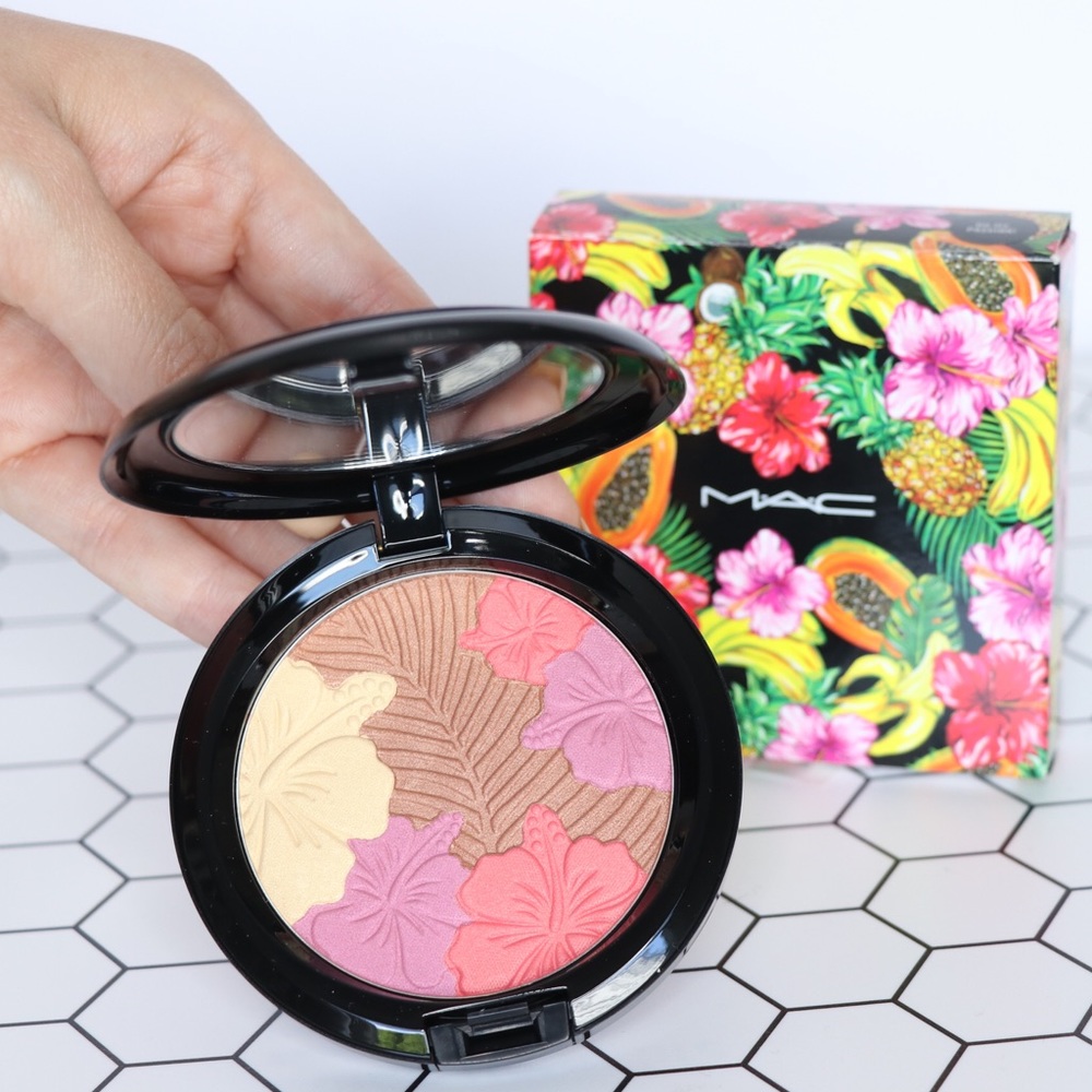 MAC Cosmetics- Oh My Passion face powder
